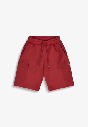 Rode katoenen shorts met een elastische tailleband, trekkoord, zijzakken en cargozakken met klepsluitingen aan elke broekspijp.