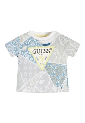 Koszulka dla malucha z krótkim rękawem, w niebieskie, białe i beżowe geometryczne wzory kwiatowe oraz centralne żółte trójkątne logo z napisem "GUESS U.S.A."