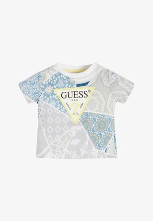 Koszulka dla malucha z krótkim rękawem, w niebieskie, białe i beżowe geometryczne wzory kwiatowe oraz centralne żółte trójkątne logo z napisem "GUESS U.S.A."