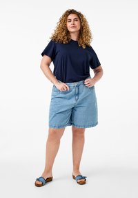 Zizzi MIT RUNDHALSAUSSCHNITT - Camiseta básica - navy blazer