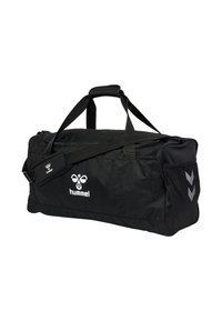 Sac de sport noir en tissu durable. Comprend deux poignées, une bandoulière détachable et une poche en maille avec un motif en chevrons sur le côté.