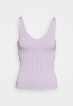 Débardeur sans manches en maille côtelée lilas avec col en V et taille cintrée sur un fond blanc uni.