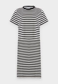 Μαύρο και άσπρο ριγέ κοντομάνικο φόρεμα με στρογγυλή λαιμόκοψη, με ομοιόμορφες ρίγες και ίσια σιλουέτα για casual εφαρμογή.