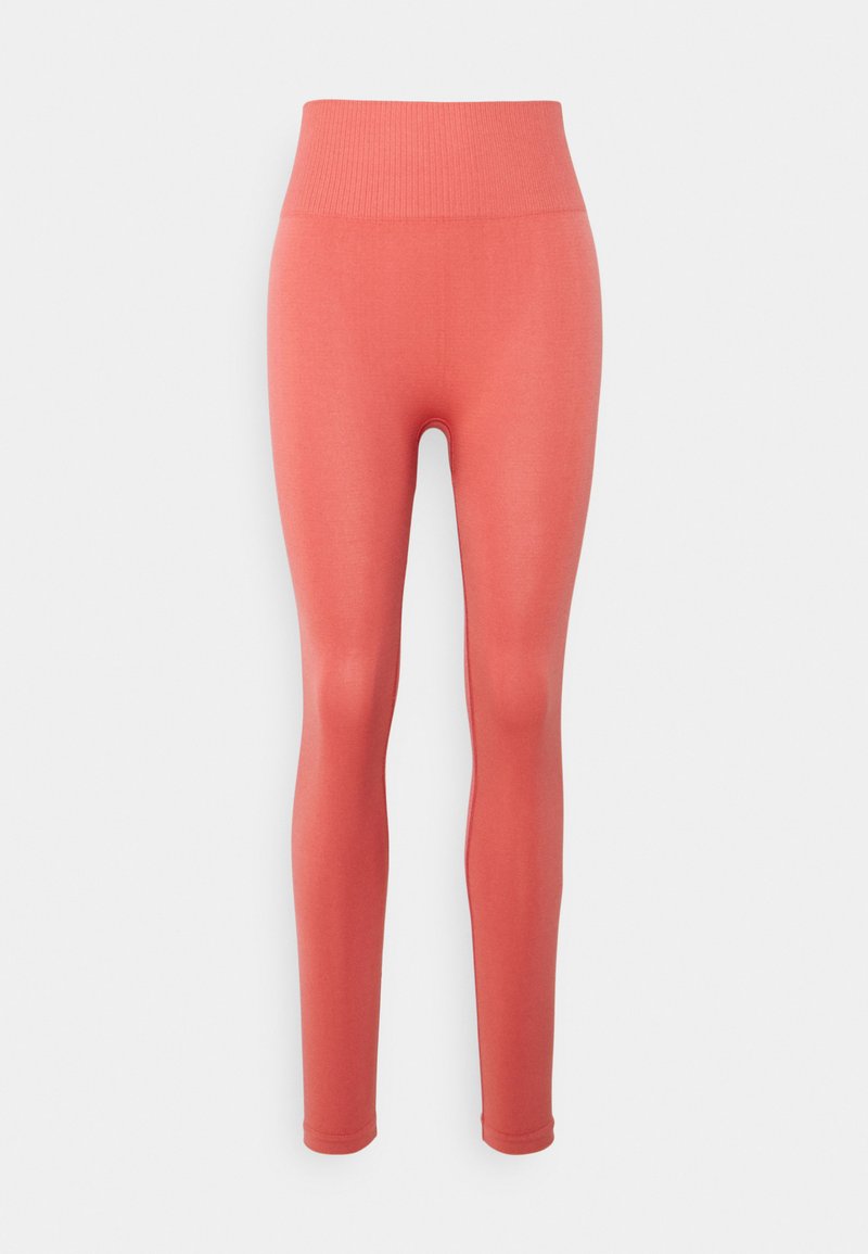 Leggings corais feitos de um tecido elástico com uma cintura alta canelada, apresentando uma textura suave e um design de perna justo sem bolsos.