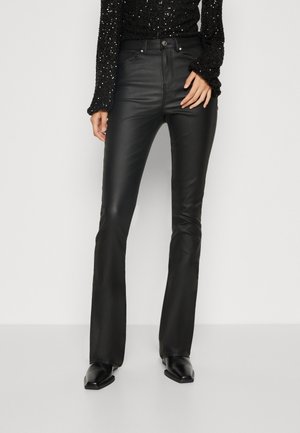 ONLY Tall ONLPAOLA FLARED COATED - Παντελόνι - black