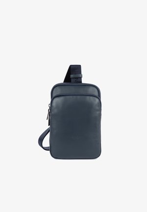 Borsa in pelle navy con chiusura zip, forma rettangolare, tracolla in tessuto regolabile e logo impresso sul fronte. Texture morbida, design minimale.
