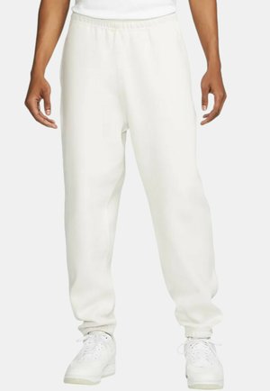 Weiße Jogginghose mit elastischem Bund, eng anliegenden Bündchen und Seitentaschen. Hergestellt aus einem weichen Stoff mit glatter Textur.