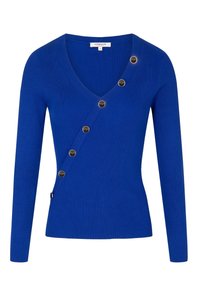 Pull à manches longues en maille côtelée bleue avec col en V et rangée diagonale de six gros boutons métalliques sur le devant.