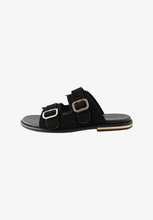 Sandalo scivoloso in suede nero con due ampie cinghie dotate di fibbie metalliche, una soletta liscia e una suola bassa con un accento dorato.