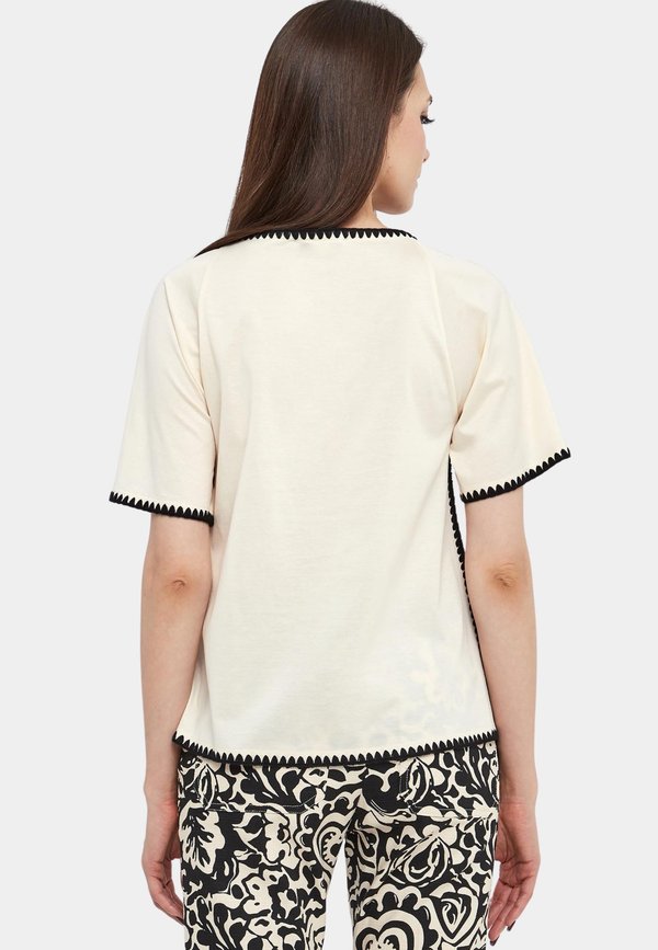 DENNY - Basic T-shirt - ecru2