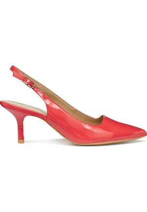 Décolleté slingback in vernice rossa con punta appuntita e tacco kitten, caratterizzata da un cinturino regolabile con fibbia dorata.