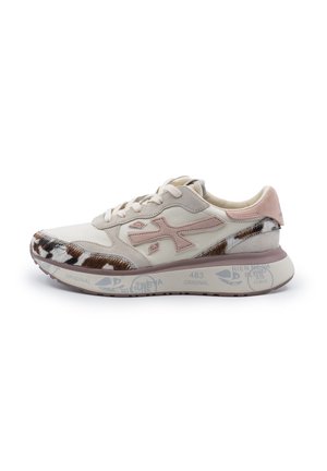 Sneaker basse beige e rosa pallido con dettagli animalier sulla punta e sul tallone, suola ammortizzata e chiusura con lacci.