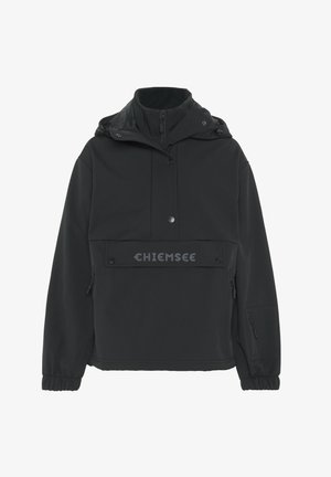 Schwarzer Pullover mit hohem Kragen, Reißverschluss, Fronttasche, elastischen Bündchen und strukturierter Stoff. Mit "CHIEMSEE"-Logo auf der Brust.