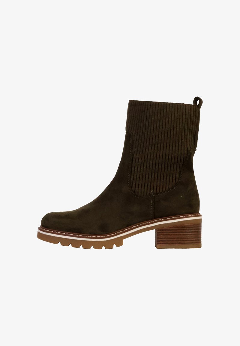 Stivaletto in suede marrone con tomaia in tessuto a coste, tacco a blocco e cuciture bianche a contrasto lungo la suola. Dettaglio della superficie testurizzata visibile.