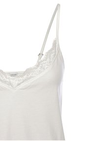 Weißes Camisole mit V-Ausschnitt und Spitzenbesatz, verstellbaren Trägern und einem weichen Baumwollgemisch für Komfort und Atmungsaktivität.