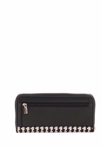 Portafoglio in pelle nera con un motivo intrecciato testurizzato in bianco lungo il fondo. Presenta una chiusura con zip e una piccola tasca con zip sul retro.