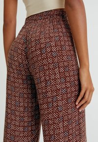 PULL&BEAR Jeans a sigaretta - brown