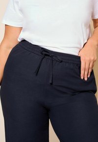 Curves Like These Nadrágok - navy blue