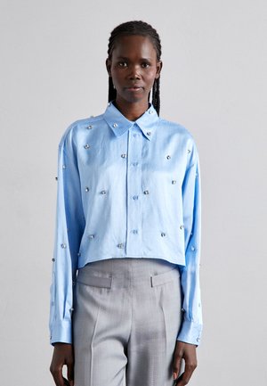 EMBROIDERED STRASS CROPED - Button-down blouse - bleu ciel