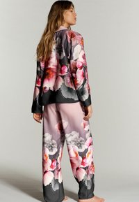 B by Ted Baker FLORAL BUTTON THROUGH - REGULAR FIT SET - Pyžamo - pink floral