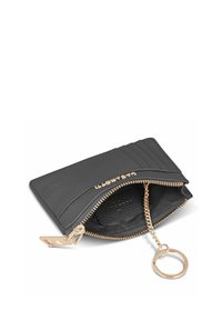 Billetera de cuero negro con un acabado texturizado, cremallera dorada y llavero de cadena. Cuenta con ranuras para tarjetas y un compartimento interior.