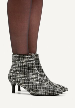 Stiefelette - schwarz
