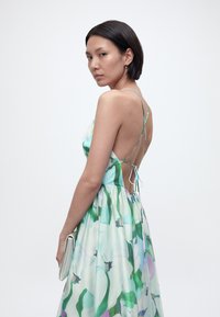 Bardot ARLETHA HALTER MAXI DRESS - Maxikleid - green flo/grn - Zalando Bardot ARLETHA HALTER MAXI DRESS - Maxikleid - green flo/grn - Zalando