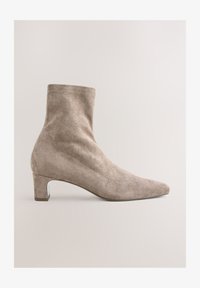 Unselected, mottled beige