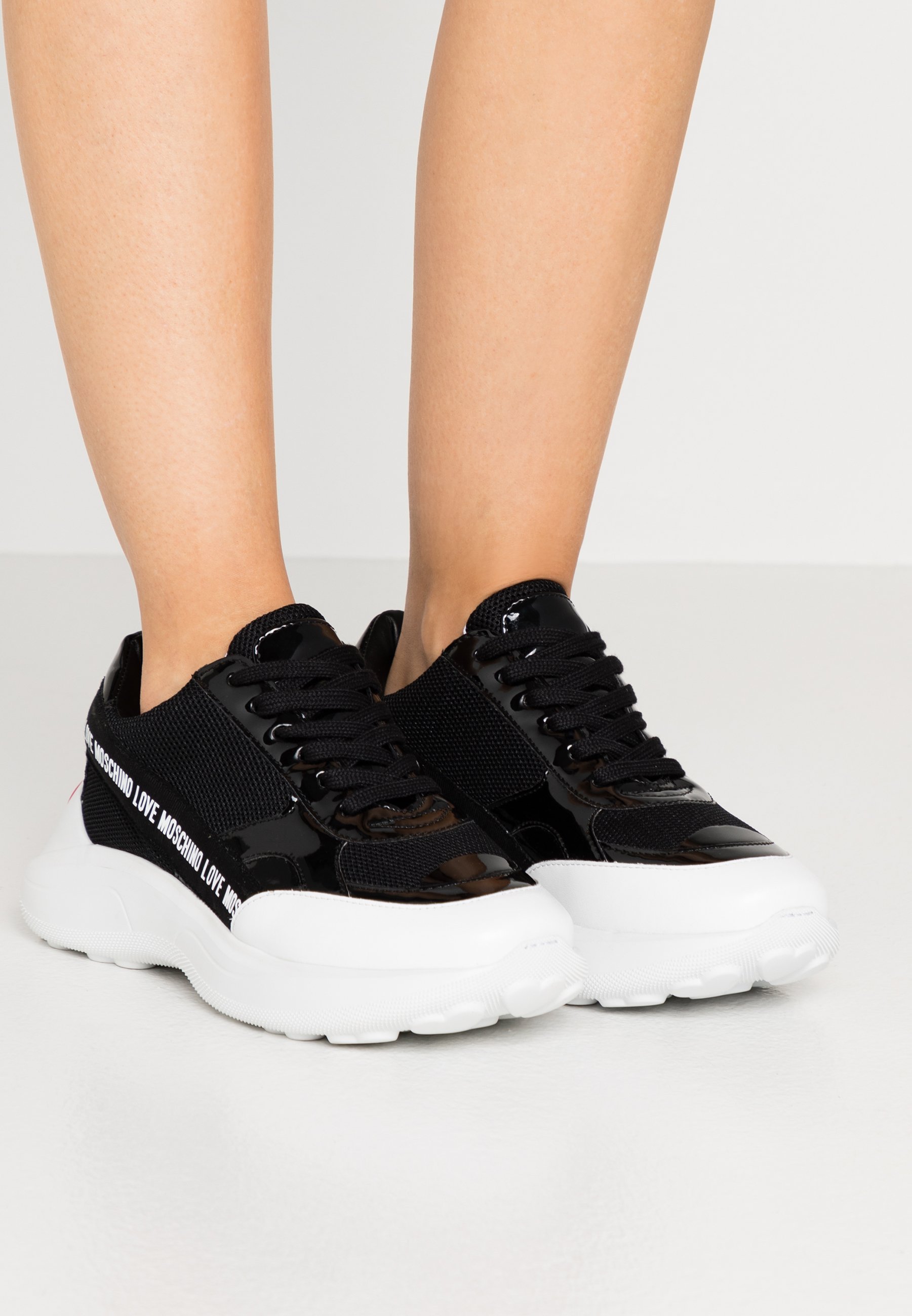 love moschino super heart sneaker