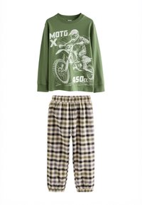 Camicia verde a maniche lunghe con grafica di motociclette; abbinata a pantaloni con elastico in vita a quadri beige e oliva. Materiale in morbido misto cotone.