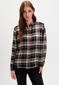 Koszula w kratę, button-up, w kolorach czarnym, beżowym i szarym. Długie rękawy z zaokrąglonym dołem oraz kieszonka z przodu. Gładka faktura materiału.