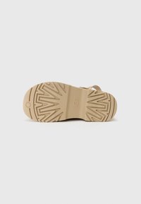 UGG GOLDENRISE - Platåsandaler - mustard seed