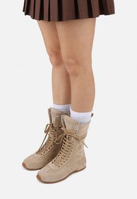 Unselected, oatmilk