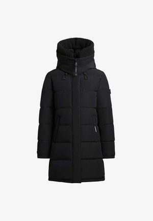 Zwarte pufferjas met een hoge kraag en ritssluiting. Bevat horizontaal gestikte secties en twee zijzakken. Zachte, gewatteerde binnenvoering.