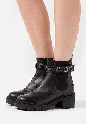 Tata Italia, Plateaustøvletter - black