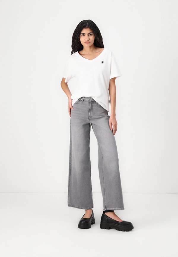 OPEN V RELAXED - Basic T-shirt - chalk4