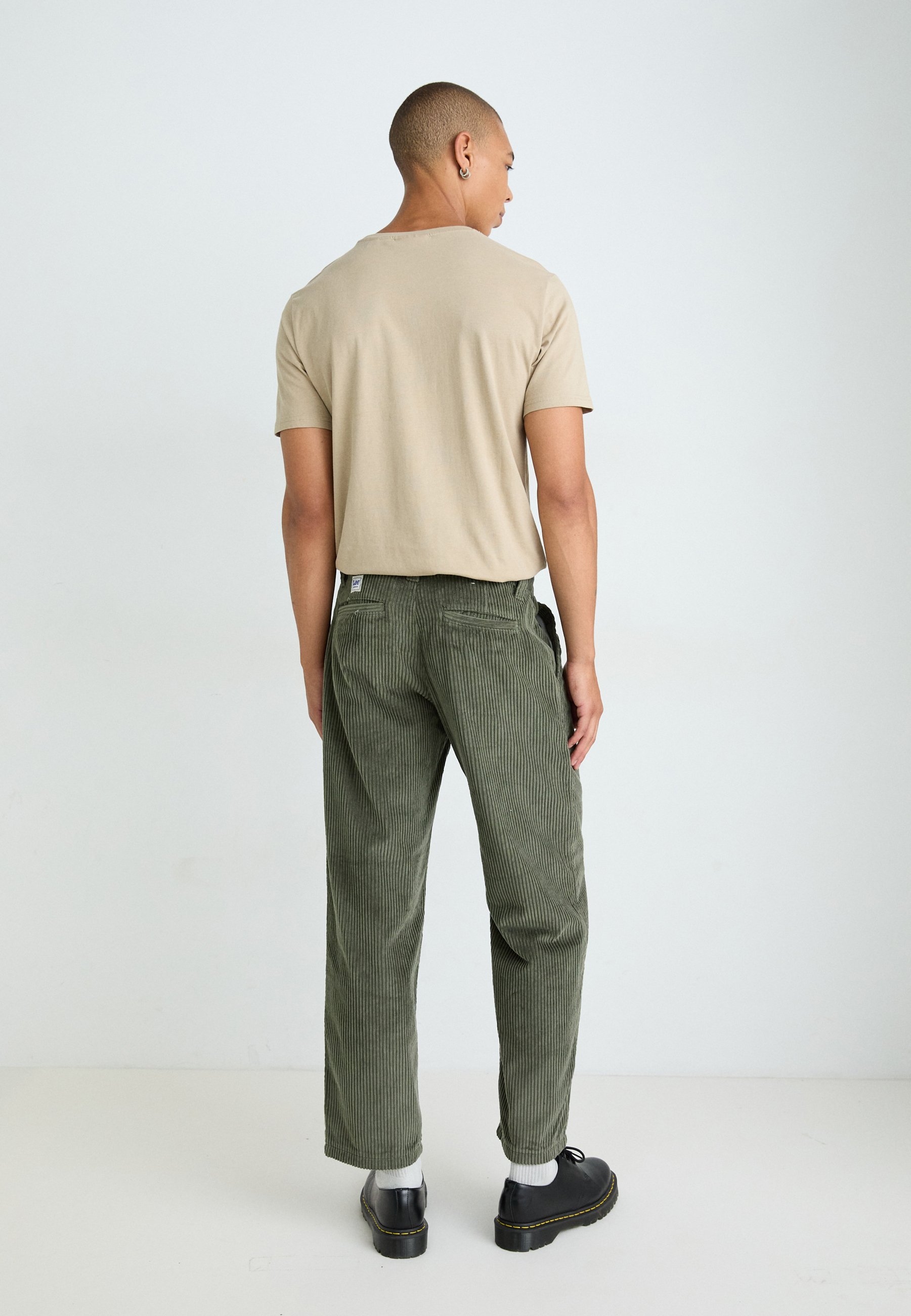 Lee LOOSE WORKWEAR - Chinos - oak moss/green - Zalando.co.uk
