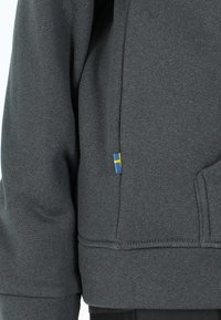 Unselected, black melange