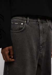 EIGHTYFIVE LOOSE BAGGY - Baggy jeans - light grey