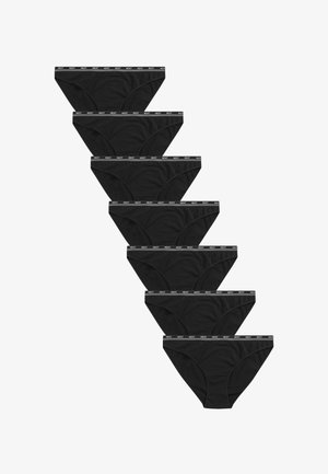 Sedam crnih pamučnih gaćica s glatkom teksturom i kontrastnom trakom s natpisom "NEXT" na pojasu.