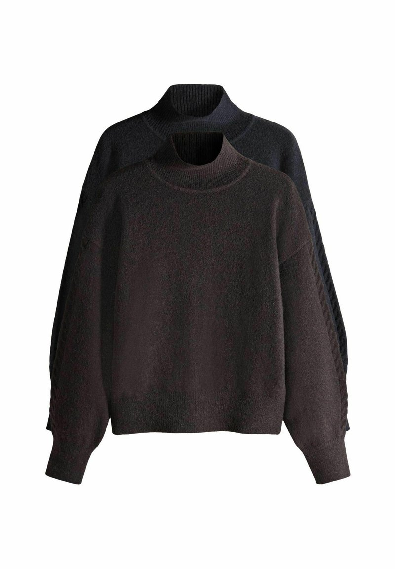 Dva roláky, jeden tmavosivý a jeden čierny, s jemnou textúrou, voľným strihom a rebrovanými manžetami a golierom.