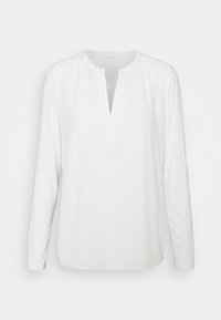 Biała koszula z długim rękawem, okrągłym dekoltem i delikatnym wycięciem w kształcie V z przodu. Gładka faktura, miękki materiał i minimalistyczny design.