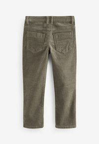 Pantaloni in corduroy verde oliva con una texture liscia, cinque tasche e taglio dritto. Presentano cuciture decorativi sulle tasche posteriori.
