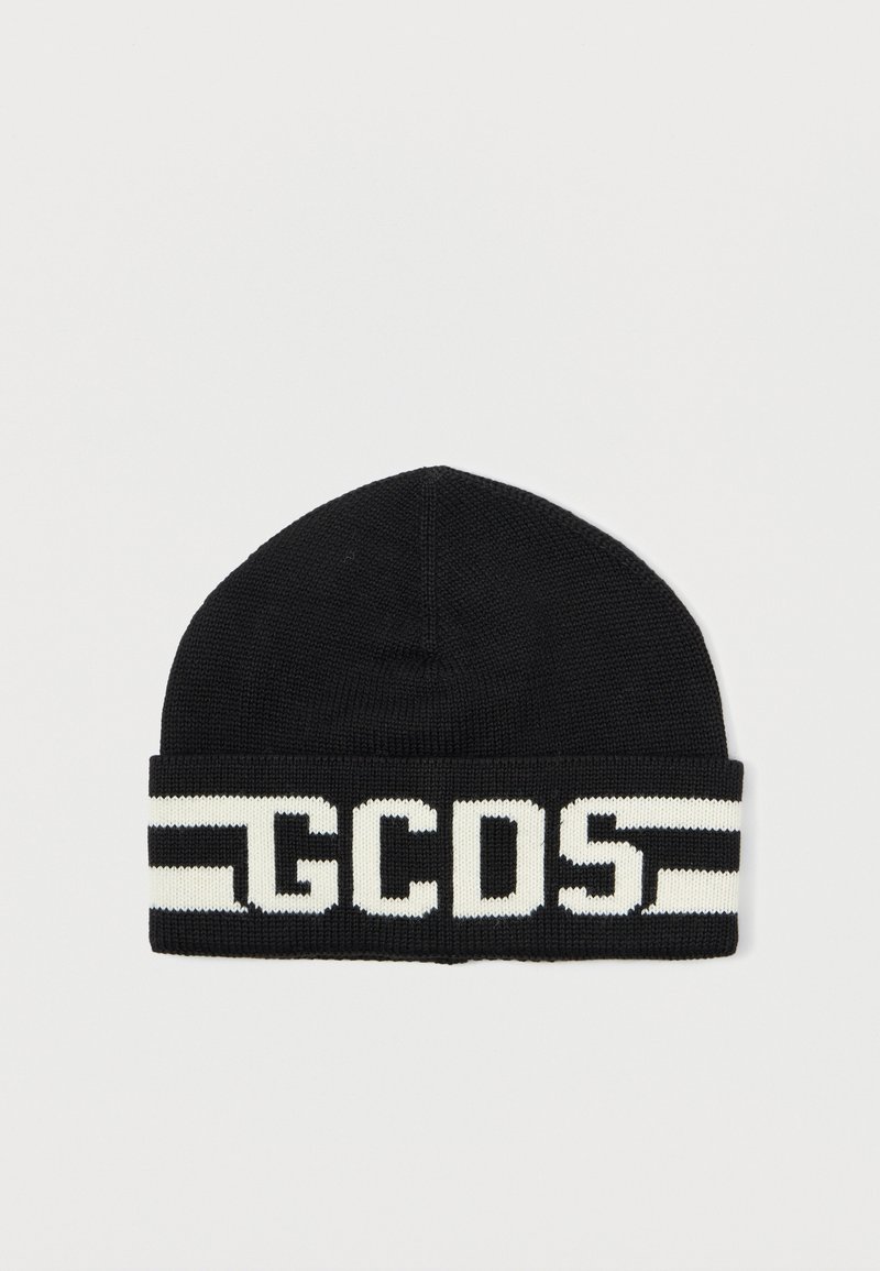 Gorro de punto negro con el logotipo blanco "GCDS" y rayas horizontales alrededor del puño. Textura suave, diseño ajustado.