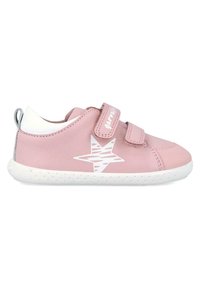 Sneakers in pelle rosa con cinturini in velcro bianchi, caratterizzati da un design a stella bianca, una suola in gomma testurizzata e un accent in argento sul retro.