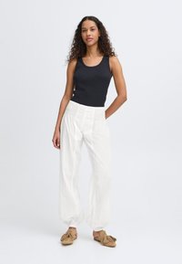 PULZ JILL WIDE Pantalon classique blanc de blanc/blanc ZALANDO