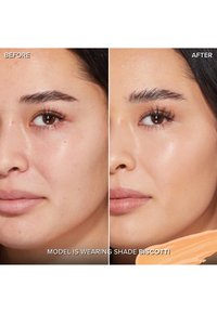 Ein Vorher-Nachher-Vergleich zeigt das Gesicht eines Modells. Links ist der ungleichmäßige Hautton zu sehen; rechts zeigt sich ein glatter, gleichmäßiger Teint mit einem warmen Beige-Finish.