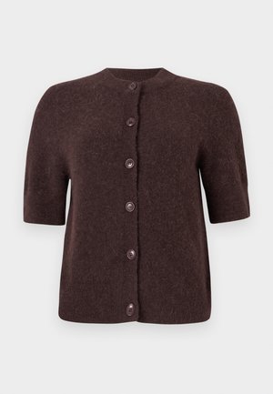 Tmavě hnědý krátký rukáv cardigan na knoflíky s kulatým výstřihem a měkkou, chmýřící strukturou.