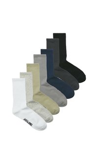 Pak van 7 paar sokken in verschillende kleuren: wit, lichtgrijs, olijfgroen, donkergrijs, marineblauw en zwart. Gemaakt van geribbelde stof met een gebreid ontwerp.