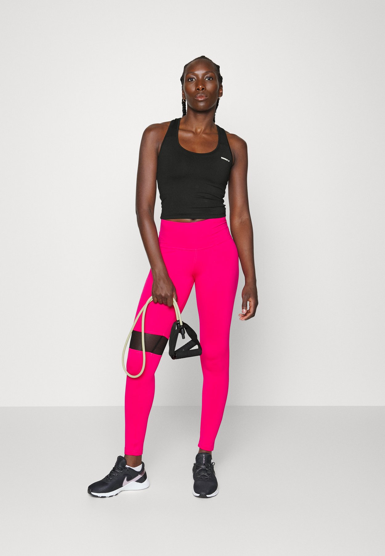 SPORTY SLIM FIT CROP TANK